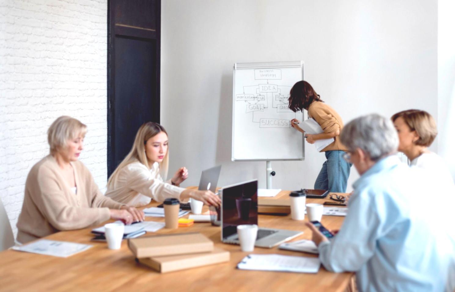 Analyse de cas pratiques lors d'une formation en stratégie de négociation